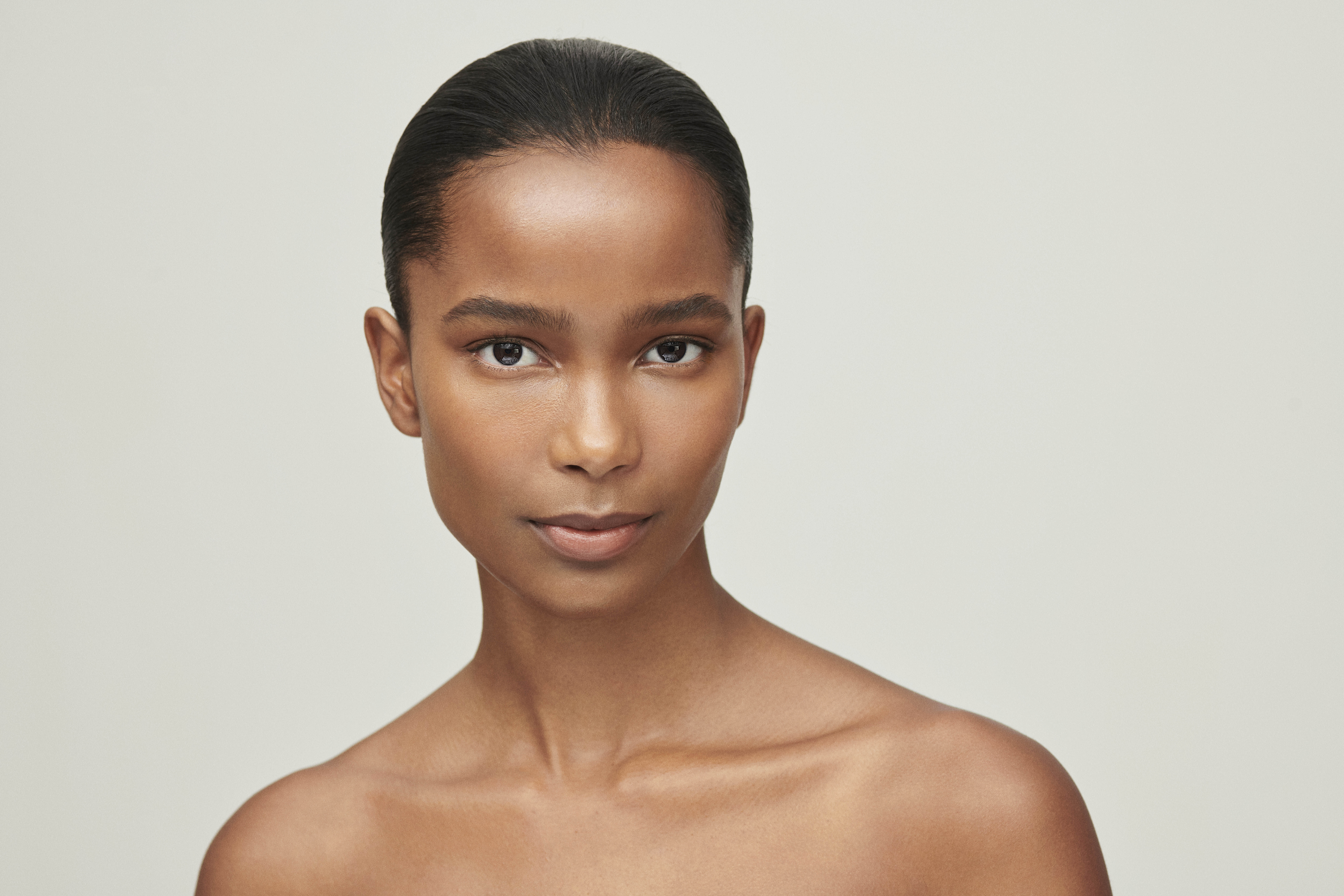 Peau grasse : comprendre ses causes, choisir les bons actifs et adopter une routine vraiment efficace