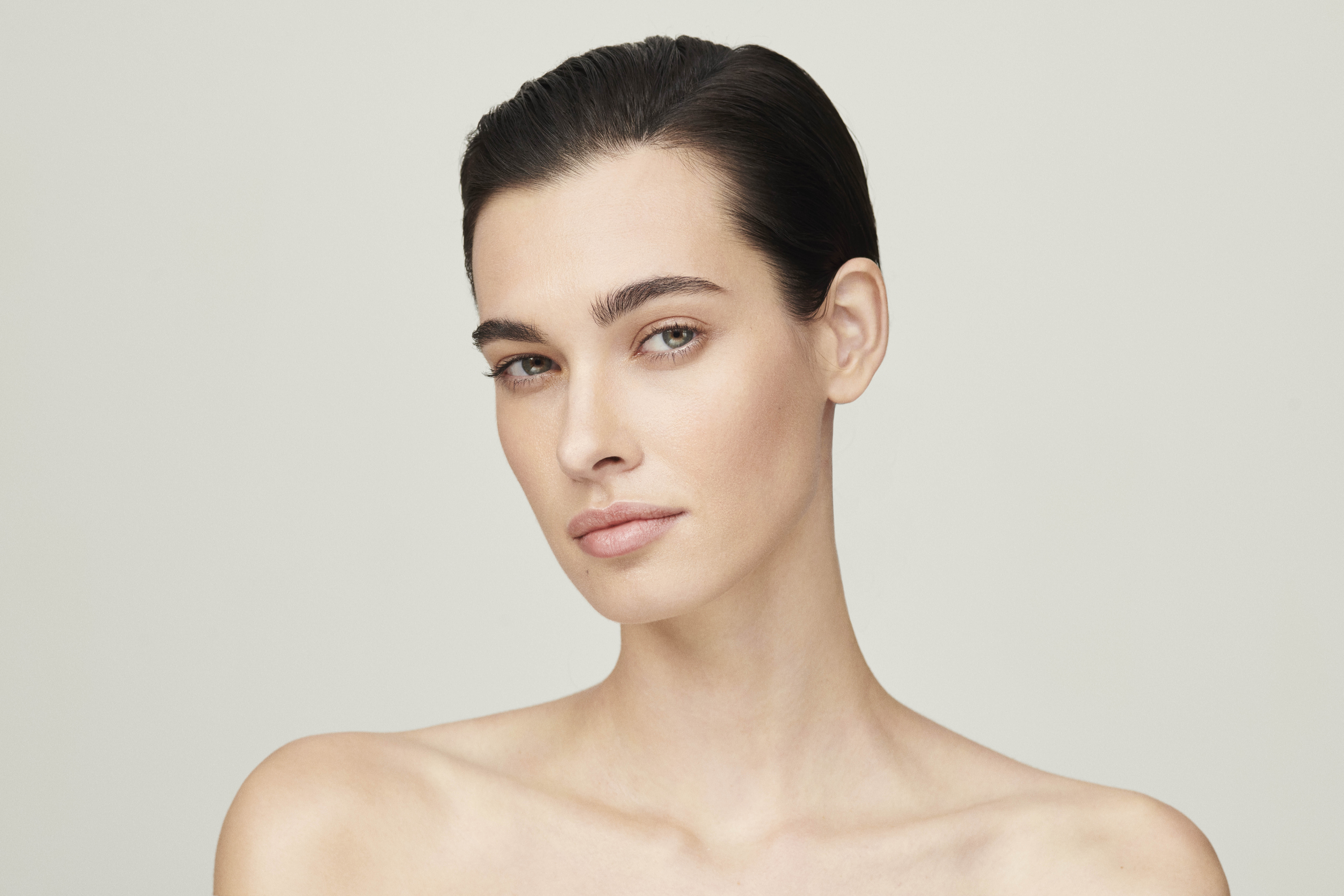 Peau sèche : comprendre ses causes, choisir les bons actifs et retrouver une peau confortable et lumineuse